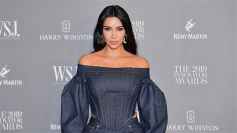 Kim Kardashian S Net Worth Reaches 1 Billion Forbes Reports