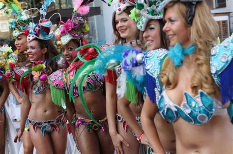 Notting Hill Carnival Bikini Clad Revellers Add To Extravagance Of The Occasion Mirror Online