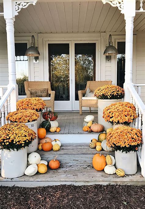 20 Porches Decorated For Fall