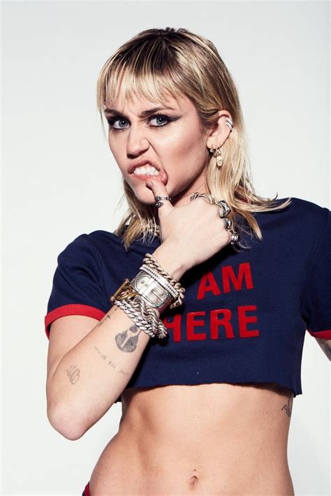 Pin By Asl Su On Miley In Miley Cyrus Photoshoot Miley Cyrus Style Miley Cyrus Outfit