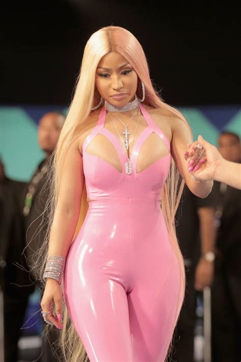 Nicki Minaj Long Pink And Blonde Hair 2017 Mtv Vmas Nicki Minaj