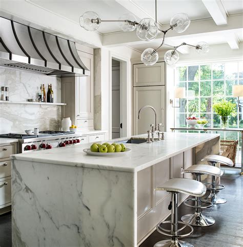 Given that range hoods aren't all that aesthetically pleasing, designers have decided it's time to hide them in 2020! Kitchen Design Trends for 2020 | Seven Tide Boston Showroom