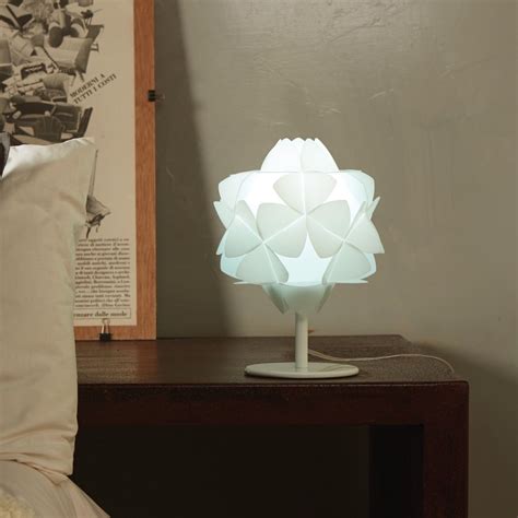 Percer un trou dans un objet en verre. Abat jour design moderno Cotton Light