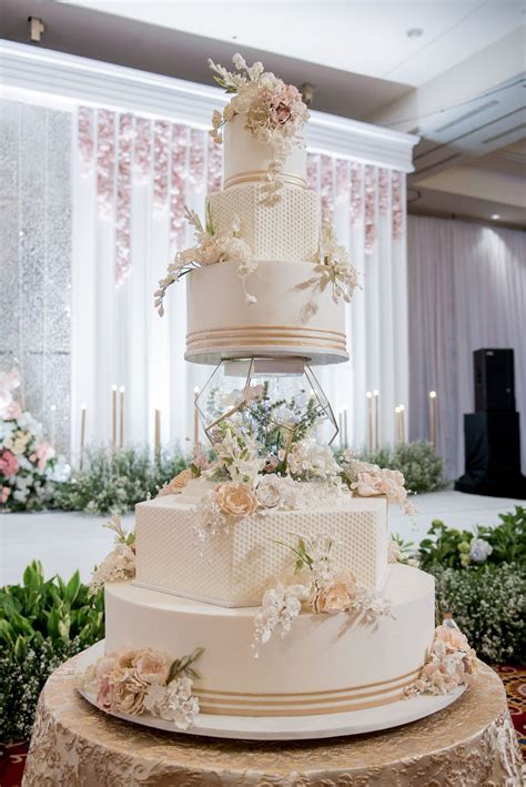 Wedding Cake Cl 106 By Lenovelle Cake Bridestory Store