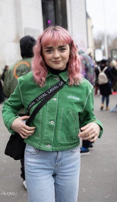 Maisie Williams Is Bae Maisie Williams Maisie Williams Bikini Fashion