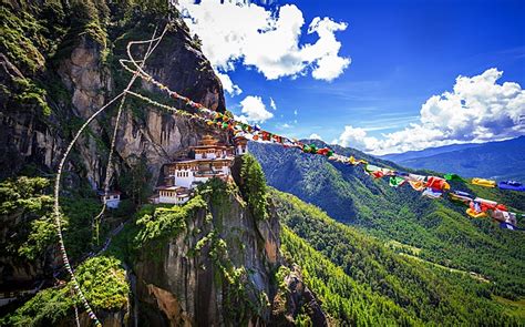 Bhutan Tour Spectacular Scenery And Adventures Evaneos