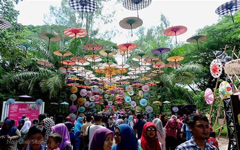 Semaraknya Festival Payung Indonesia Di Taman Balekambang Solo