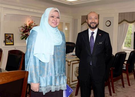 Rina harun is the second minister to test positive for covid 19. Wak Long@Man: TERKINI:MUKHRIZ TUN MAHATHIR (TUN M)-SIDANG ...