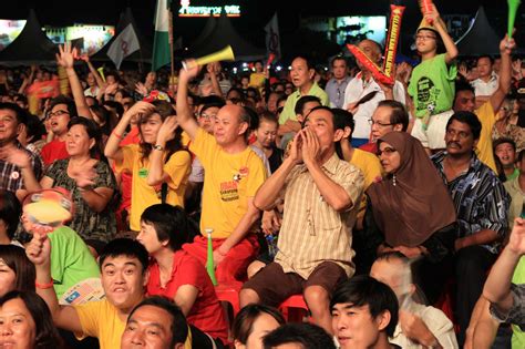 Peristiwa 13 mei 1969 merupakan satu rusuhan antara kaum yang tercetus 41 tahun yang lalu. Cadang tubuh suruhanjaya bebas siasat tragedi 13 Mei 1969 ...