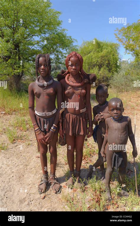 Vier Himba Kindern Posiert Für Die Kamera Kaokoland Norden Namibias