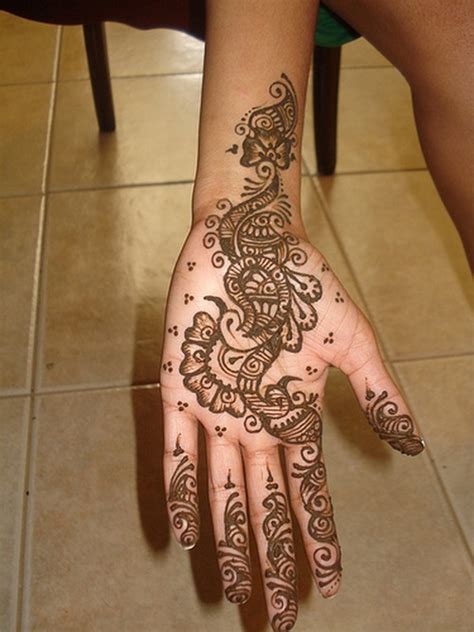 Among the most popular places to put mehndi designing other than hands are feet. pinkbizarre: Mehndi Designs For Hands Simple