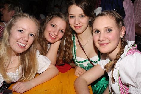 Volksfest Stimmung Sexy Die Schönsten Dirndl Girls Region And Land