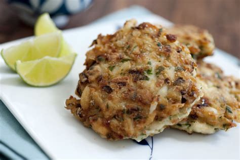 Crab cakes are a type of fish cake, similar to my salmon patties, made of crab meat. Best Condiment For Crab Cakes : Easy Crab Cakes Recipe ...