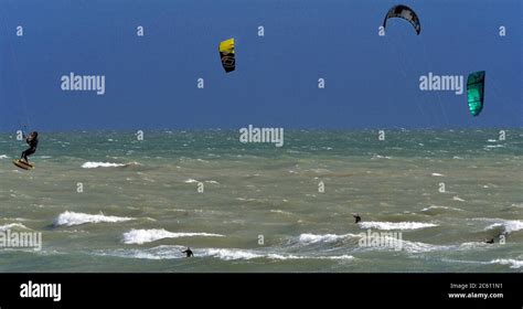 40 Knot Gusting Winds Hi Res Stock Photography And Images Alamy