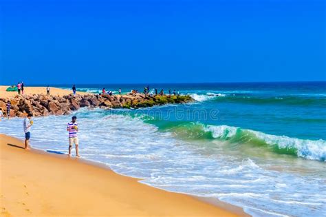 Opinión De La Playa Del Mar De Goa En Día Soleado Brillante Claro De