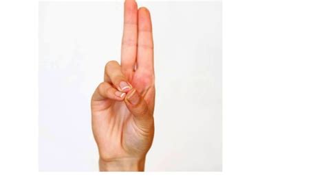 Знак два пальца вверх указательный и средний Что означают два пальца указательный и средний