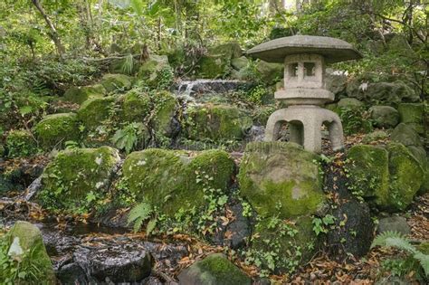 Fondo Con Las Estructuras Tradicionales Japonesas En El Des Foto De
