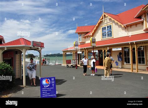 Tourist Information And Tour Booking Building On Foreshore Paihia Bay