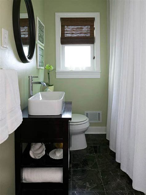 Plus i didn't want to block the only source of light in this tiny room. Inspirations for Decorating Small Bathrooms on Small Budget | Home Improvement