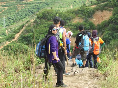 Puncak bukit berekeh ni dari bawah dah boleh nampak dah. Hiking @ Bukit Berekeh, Sungai Siput Perak | D'Alia Gallery