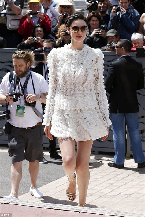 Caitriona Balfe Wears A Frothy White Mini Dress At Money Monster Photo