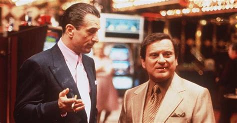 How Robert De Niro Talked Joe Pesci Into Joining The Irishman His