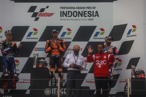 Lebih Dekat Dengan Piala Motogp Mandalika Yang Dibuat Oleh Perajin Bali