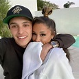 Ariana Grande: primer posado con su novio - Foto 1