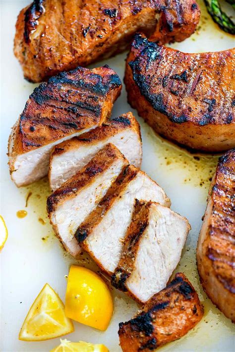 Try frying, stuffing, or baking your new york chops. Lean grilled pork chops come out juicy and tender every time thanks to a simple sprinkl… | Pork ...