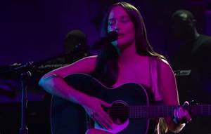  Musgraves Was The First Musician To Perform On 39 Snl 39 In The