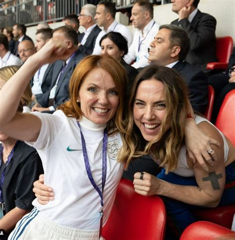 Spice Girls Se Reencontram Em Jogo Da Seleção Inglesa De Futebol