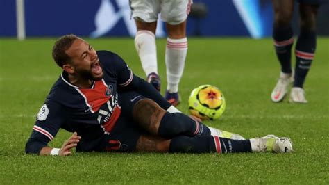 PSG Les supporters parisiens fous de rage après la blessure de Neymar