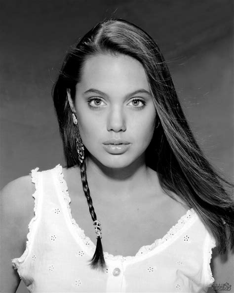 Angelina Jolie First Fotoshoot Harry Langdon 1989 32 фото
