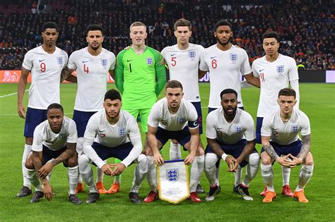 Das team aus england gehört mal abgesehen von dem aus deutschland, zum jüngsten bei der em 2021. England Trikot 2020 * England EM Heimtrikot & Awaytrikot 2020