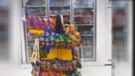 8 tanda makhluk halus ingin berkomunikasi dengan anda. Gangguan Makhluk Halus di Sebuah Toko ini Bikin Merinding