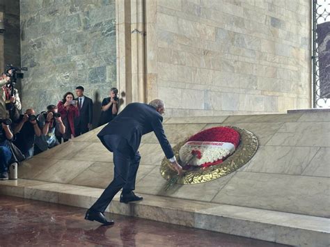 Kemal Kılıçdaroğlu Anıtkabir i ziyaret etti