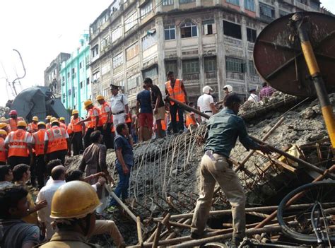 高架橋が崩落、14人死亡 インド東部コルカタ 読んで見フォト 産経フォト