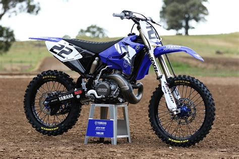 Includes the pros and cons and a quick description on how i. Ride: Chad Reed-inspired 2017 Yamaha YZ250 - MotoOnline.com.au