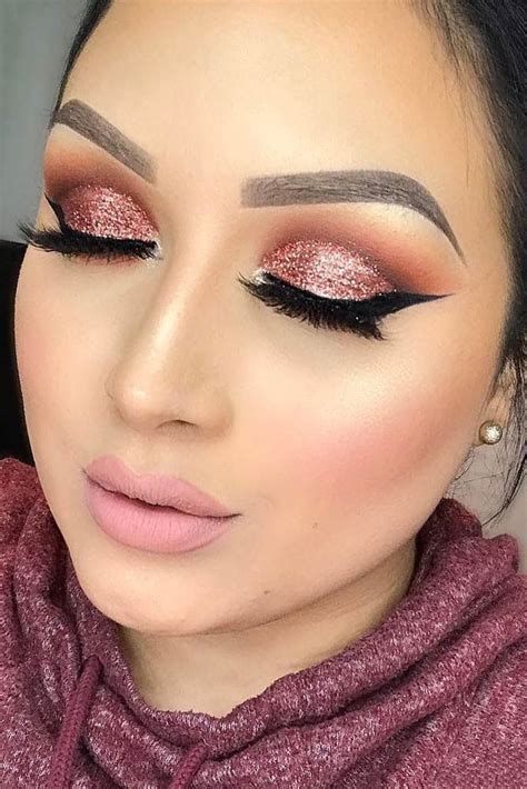 Pretty Rose Gold Makeup Ideas For Women 01 Rose Gold