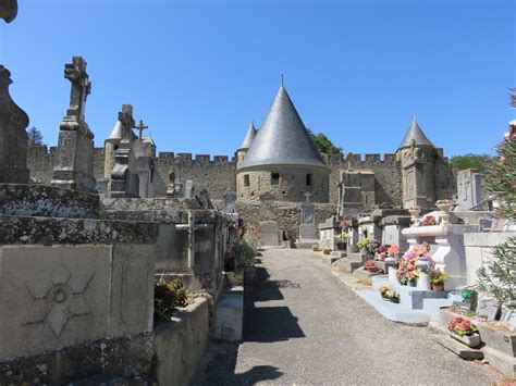 A prefecture, it has a population of about 50,000. Cimetière de la Cité Carcassonne | How Beautiful Life Is