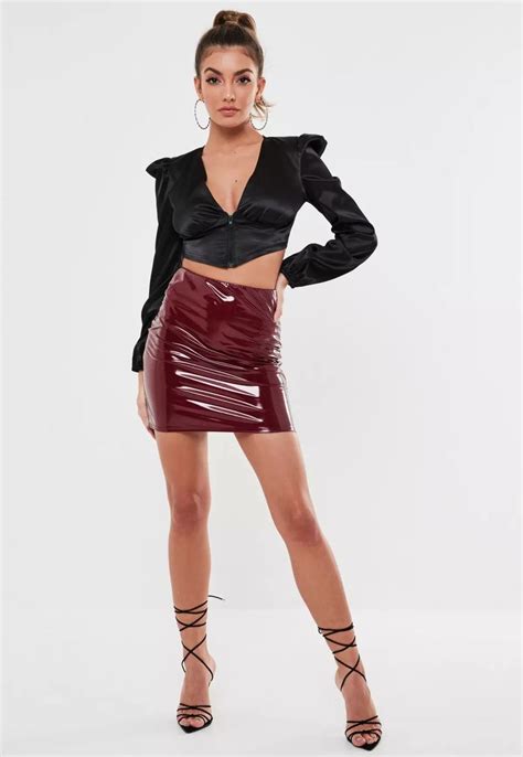 Pin By Fashion On Değişik Fikirler Mini Skirts Vinyl Mini Skirt