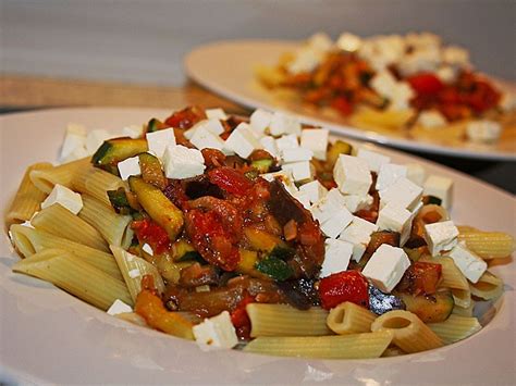 Nudeln in Gemüse Feta