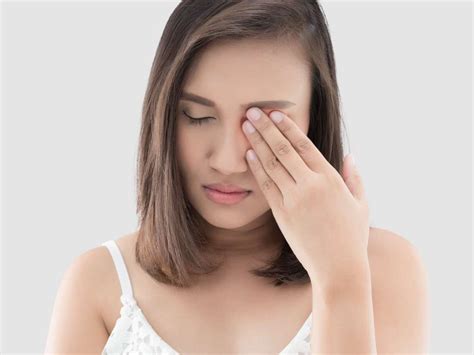 Voilà bientôt deux ans que je souffre de fortes douleurs aux yeux, et que je suis handicappée dans la vie de tous les jours, sans que je sache quel en est la cause, ou la voie de la guérison. Retinal migraine: Causes, symptoms, and treatment