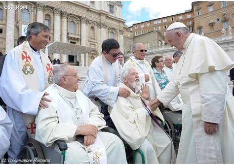 Las maniobras de exhibición comenzaron a las 11 sobre el monumento nacional a la bandera, y el desfile completo duró aproximadamente 15 minutos. Visita sorpresa del Papa a un centro de sacerdotes ...