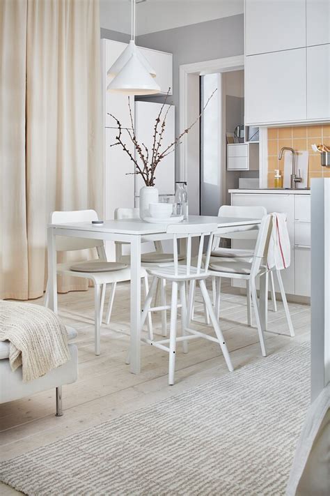 An easy match with different tables and styles and eager to please, whether it's in the dining room, in the entrance or by your bed. MELLTORP / TEODORES Table and 4 chairs - white - IKEA