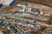 Luftbild Bestwig - Gleisverlauf und Bahnhofsgebäude der Deutschen Bahn ...
