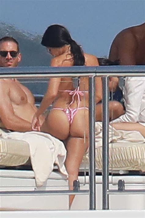 Kourtney Kardashian Kendall Jenner Sexy Photos Thefappening