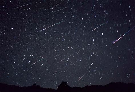 6 sternschnuppen gesehen, und jede trägt den selben wunsch mit sich; Sternschnuppen-Feuerwerk 2014 - Allmystery