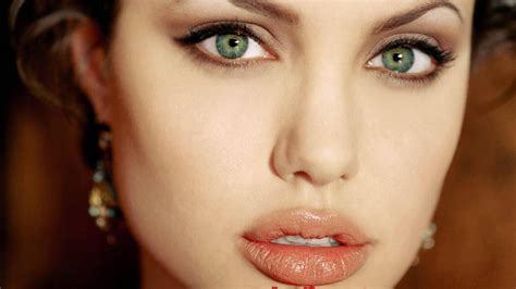 2560x1440 Angelina Jolie Sexy Lips Wallpapers 1440p Resolution