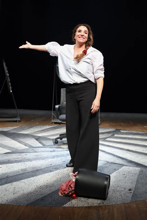 Marisa Orth recebe VIPs em estreia de seu primeiro espetáculo solo